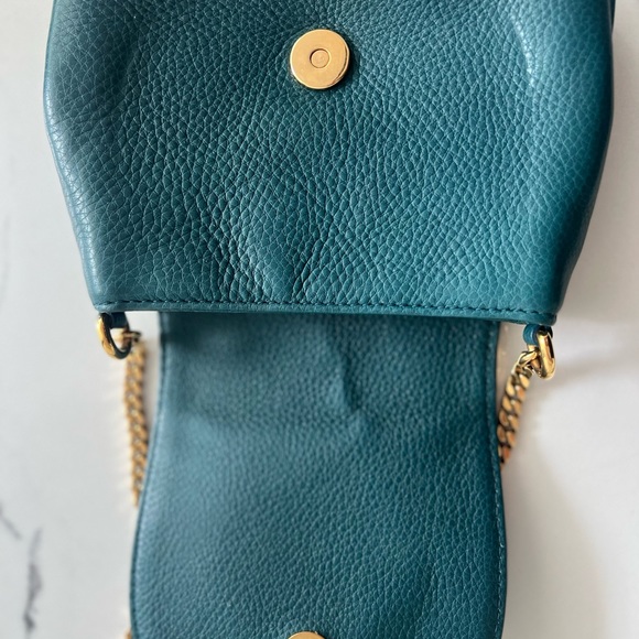 X SOLD X Authentic Gucci, small green bag with classic gold hardware and chain. - Picture 7 of 9